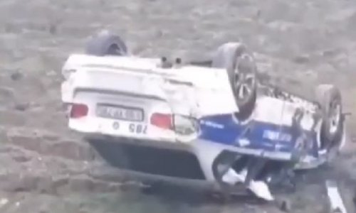 В Азербайджане перевернулась машина ДПС, есть пострадавший