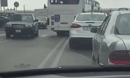 Автобус в Баку грубо нарушил ПДД - ВИДЕО 