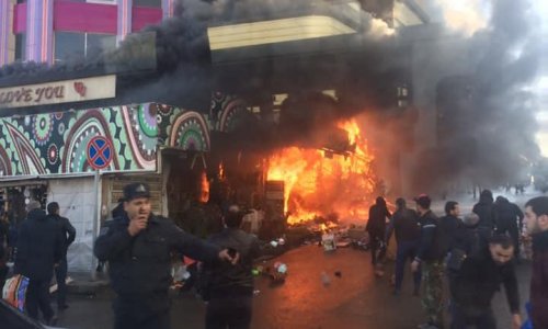 В Баку горит торговый центр - ФОТО