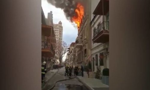 Пожар в Доме культуры в Баку - ВИДЕО