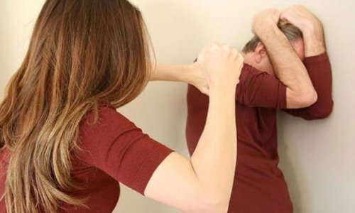 В Баку женщина избила мужа