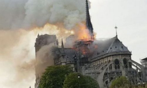 Пожар в соборе Парижской Богоматери потушен - ВИДЕО