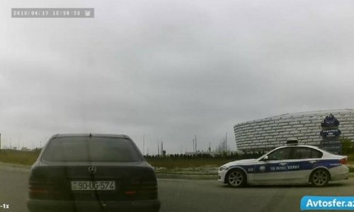 Sürücü yol polisini görüb qorxdu: qəza baş verdi - VİDEO