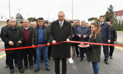 Ильхам Алиев на открытии дороги в Баку - ФОТО