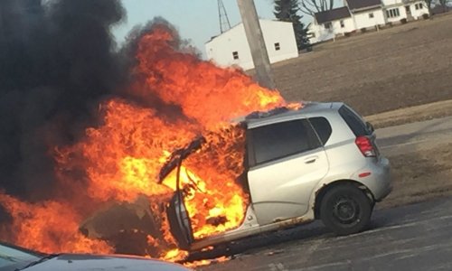 Hərəkətdə olan avtomobil alışıb yandı - VİDEO