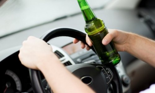 Пьяный водитель устроил цепную аварию в Баку - ВИДЕО 