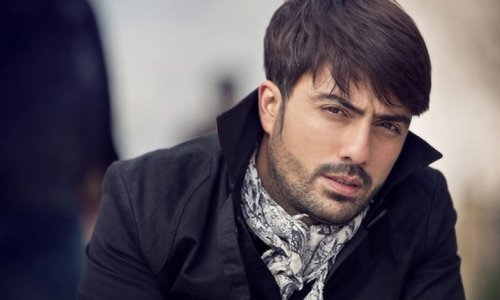 Известного азербайджанского певца избили посреди улицы