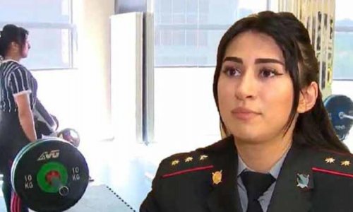 Azərbaycanlı polis qadın hər kəsi heyrətləndirdi - VİDEO 