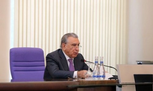Ramiz Mehdiyev Mədət Quliyevi kollektivə təqdim etdi