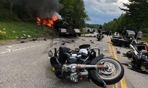 Avtomobil motosikletçiləri vurdu: 7 ölü və... - VİDEO