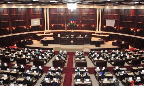 Парламент Азербайджана одобрил создание коммерческих судов