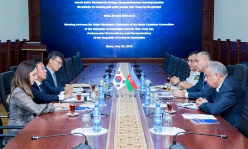 Посол Южной Кореи на переговорах с Сафаром Мехтиевым