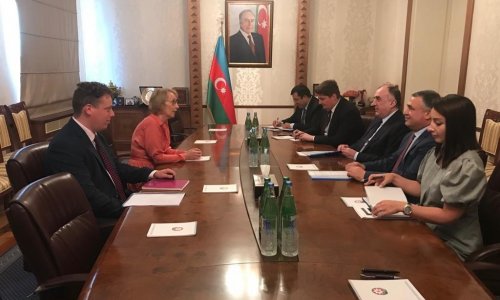 Azerbaijani FM meets with outgoing UK’s ambassador