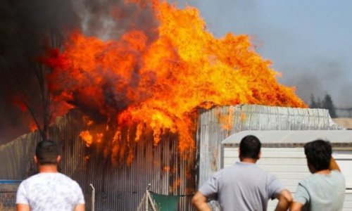 В Турции горит фабрика