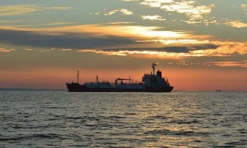 У берегов Лянкярана тонет иранский корабль