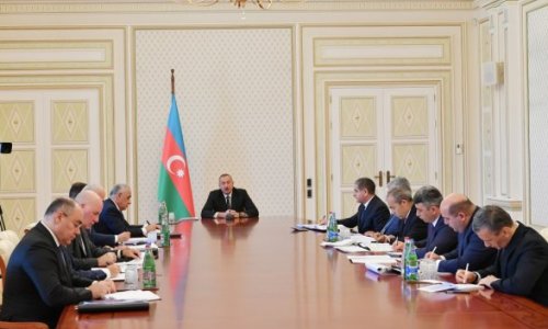 Ильхам Алиев доволен работой Минналогов и Таможенного Комитета