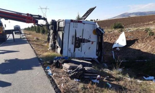 SON DƏQİQƏ! Sərnişin avtobusu AŞDI - 1 ölü, 40 yaralı var ( FOTOLAR)