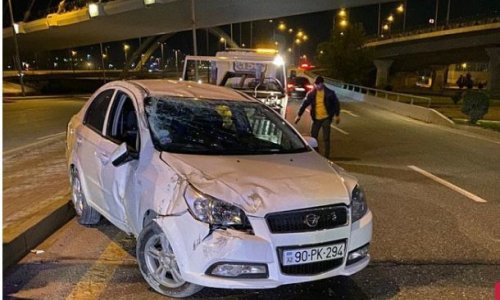 Bakıda avtomobil körpüdən aşıb - Sürücü tapılmır + FOTO