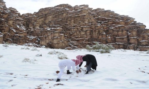 В Саудовской Аравии выпал снег и град - ВИДЕО