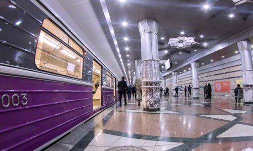 Bakı metrosunda sərnişin qatar relsləri üzərinə yıxıldı — HƏYACANLI ANLAR (FOTO)