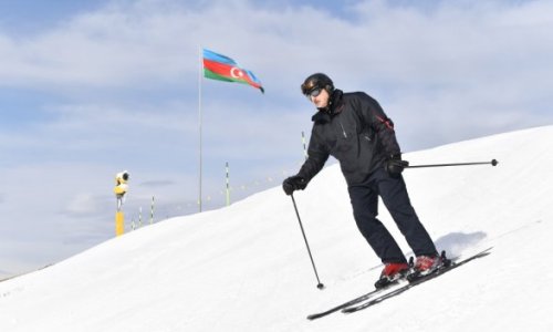Ильхам Алиев прокатился на лыжах
