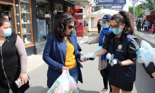 Yasamalda minlərlə insana pulsuz tibbi qoruyucu vasitələr paylanıldı - FOTOLAR