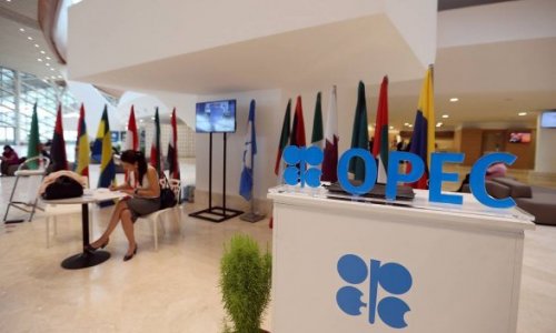 В ОПЕК договорились продлить сокращение добычи нефти