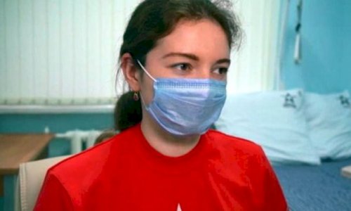 Koronavirus peyvəndi vurulan gənc Putinin qızı olmayıb