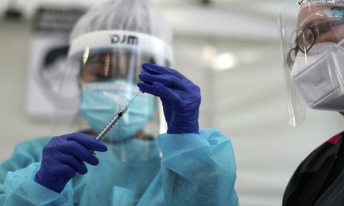 Еврокомиссия закупит еще 300 миллионов доз вакцины Pfizer/BioNTech