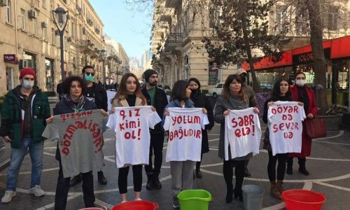 Bakının mərkəzində qadınlara dəstək performansı nümayiş olunub - FOTO