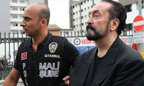 Adnan Oktar həbsxanada tanınmaz hala düşüb - FOTO