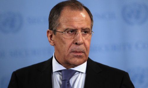 Lavrov Bakıdakı “Qardaşlıq Məzarlığı” Əbədi Xatirə Kompleksini ziyarət edib