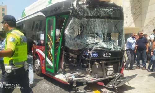 “BakuBus”un avtobusu ağır qəzaya düşdü - FOTO