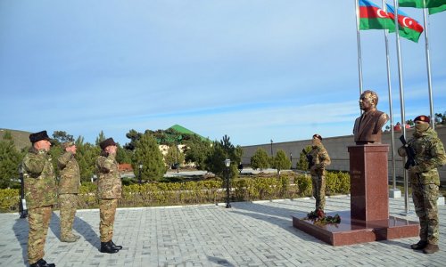Azerbaijani defense minister visits military unit of Special Forces