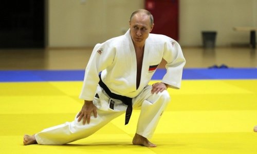 Putin taekvondo üzrə qara kəmərdən məhrum edildi