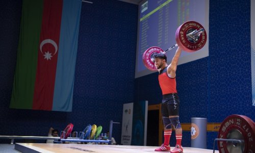 İsa Rüstəmov ağır atletika üzrə Azərbaycan çempionu olub