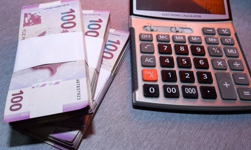 Effective rates of Azerbaijani manats drop in April