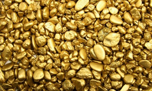 Gold rises in price amid weakening US dollar