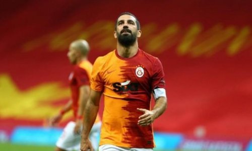 Arda Turan karyerasını başa vurub