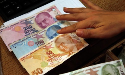 Turkish lira falls to record level again