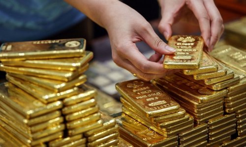 Gold price drops to $1,675 per troy ounce