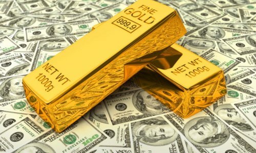 Gold falls while dollar strengthens