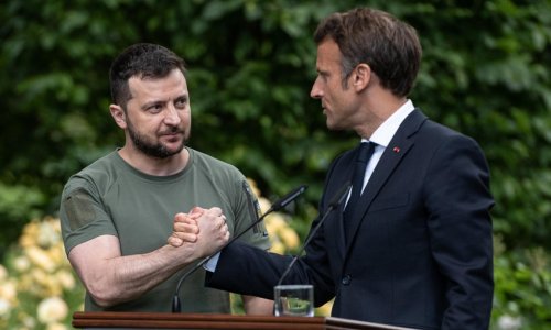 French President invites Zelenskyy to hold peace summit on Ukraine