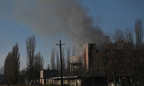 Russian army opens fire on Kherson, killing 2 and injuring 4