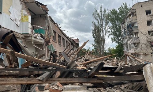 Russian shells residential area in Ukraine, killing 4, injuring 11