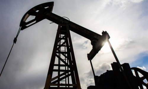 Azerbaijani oil price drops again