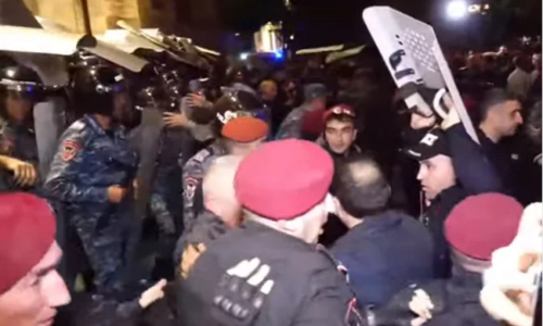 İrəvanda nümayişçilərlə polis arasında toqquşmalar başlayıb, həbs olunanlar var