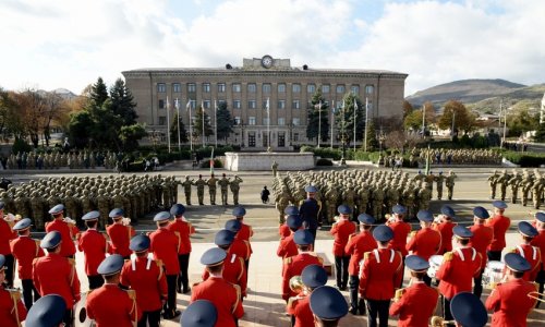 Prezident İlham Əliyev Xankəndi şəhərində keçirilən hərbi paradda iştirak edib