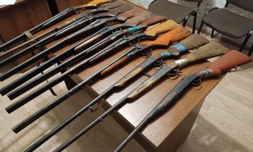 В Ширване граждане добровольно сдали в полицию незаконно хранившееся огнестрельное оружие