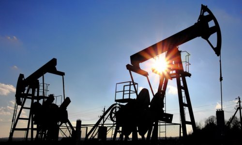 Azerbaijani oil price settles above $84